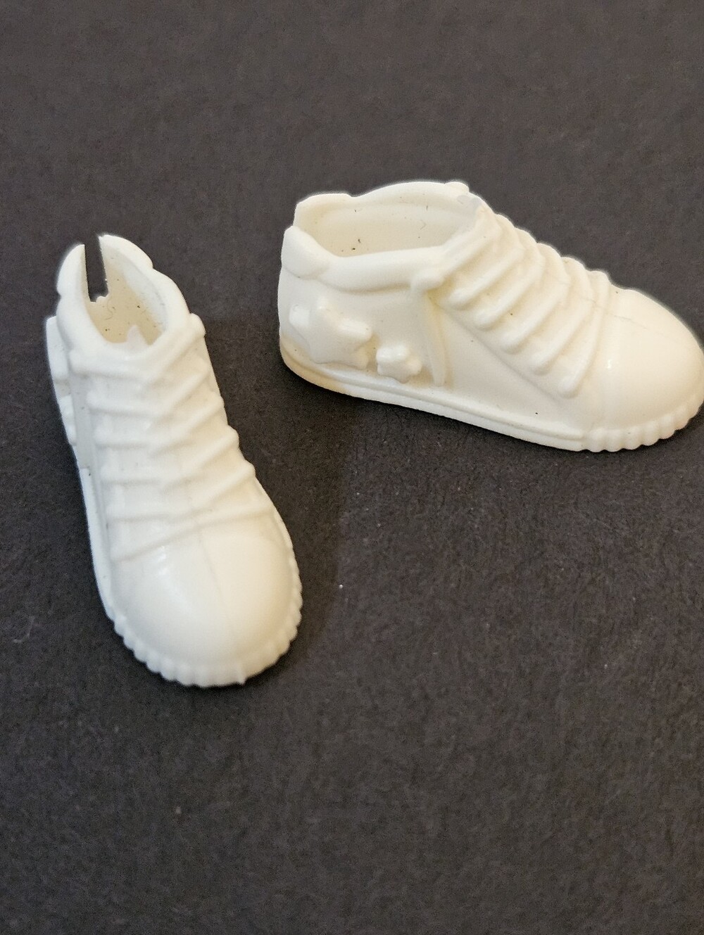 Lot of 8 Pairs Vintage Skipper Doll Sneakers Tennis Shoes ~ Assorted Colors - Picture 5 of 8